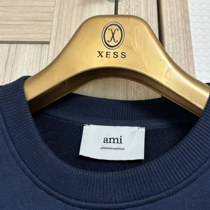 [BUNJANG] AMI Small Heart Logo Sweatshirt Nodic Blue S / [백화점판/S/신형] 아미 스몰하트 로고 맨투맨 노틱 블루 s사이즈