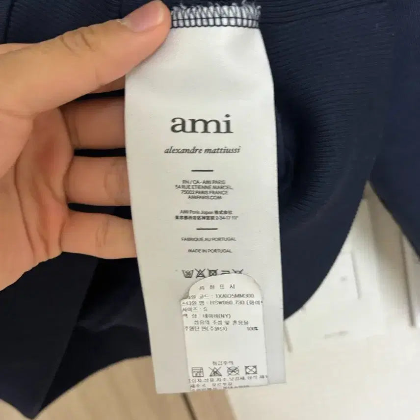 [BUNJANG] AMI Small Heart Logo Sweatshirt Nodic Blue S / [백화점판/S/신형] 아미 스몰하트 로고 맨투맨 노틱 블루 s사이즈