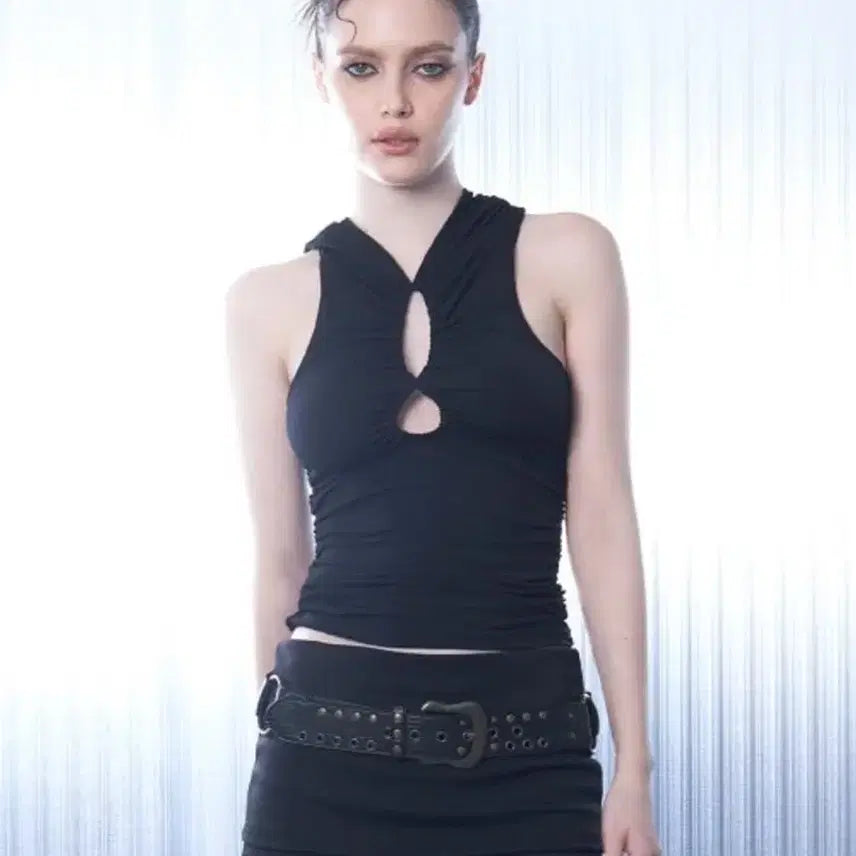 [BUNJANG] Hillda Sleeveless Hoodie Black / Hillda 힐다 홀 슬리브리스 후디 블랙