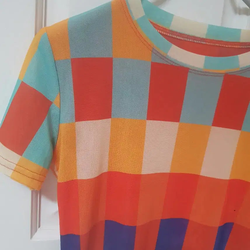 [BUNJANG] Colorful Check Spandex T-shirt (Size 55) / 컬러풀 체크 스판티(55)미사용