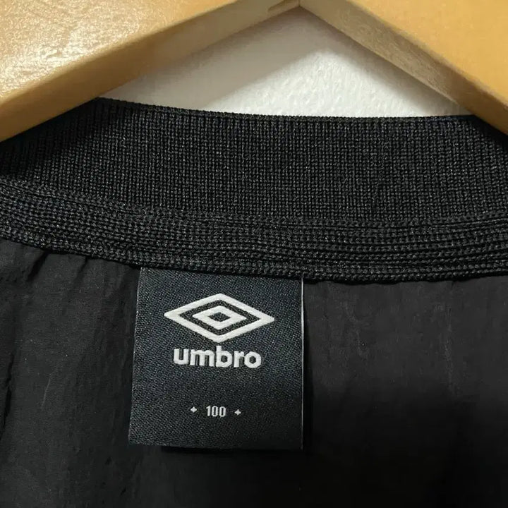 [SOLD OUT] 100-105 UMBRO 엄브로 나일론 루즈핏 웜업 상의 정품