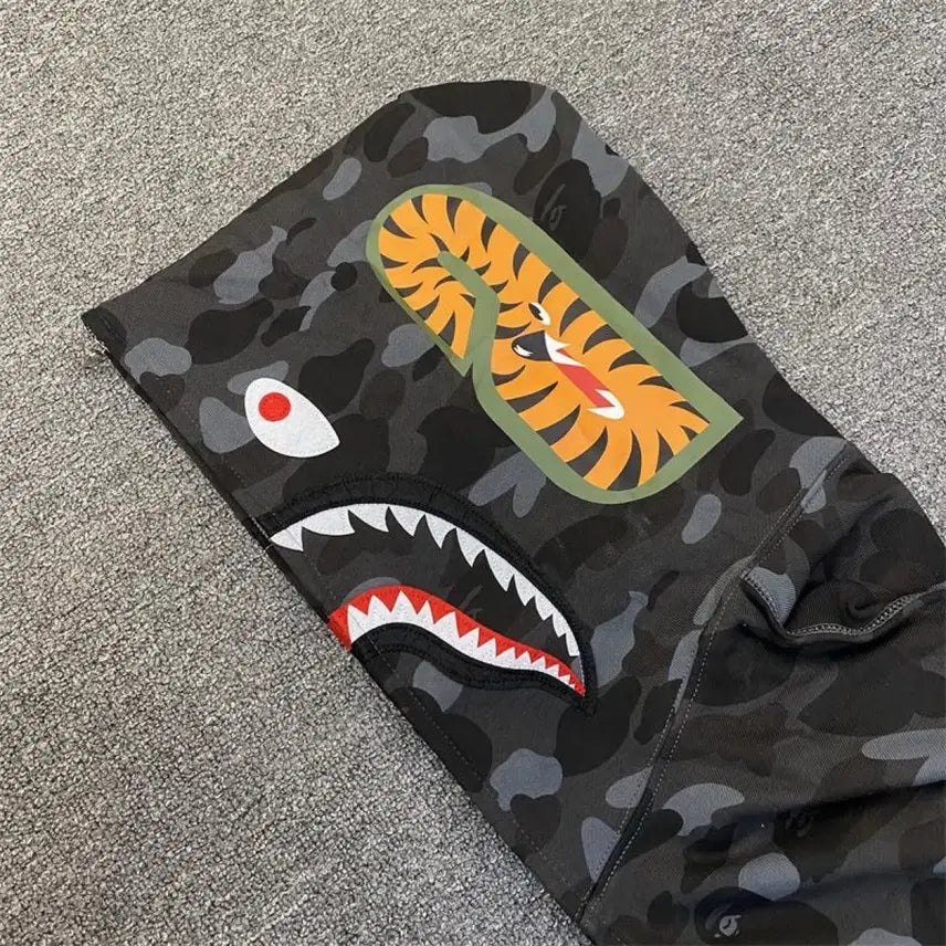 [SOLD OUT] 베이프 샤크 블랙 카모 후드(정품인증가능)