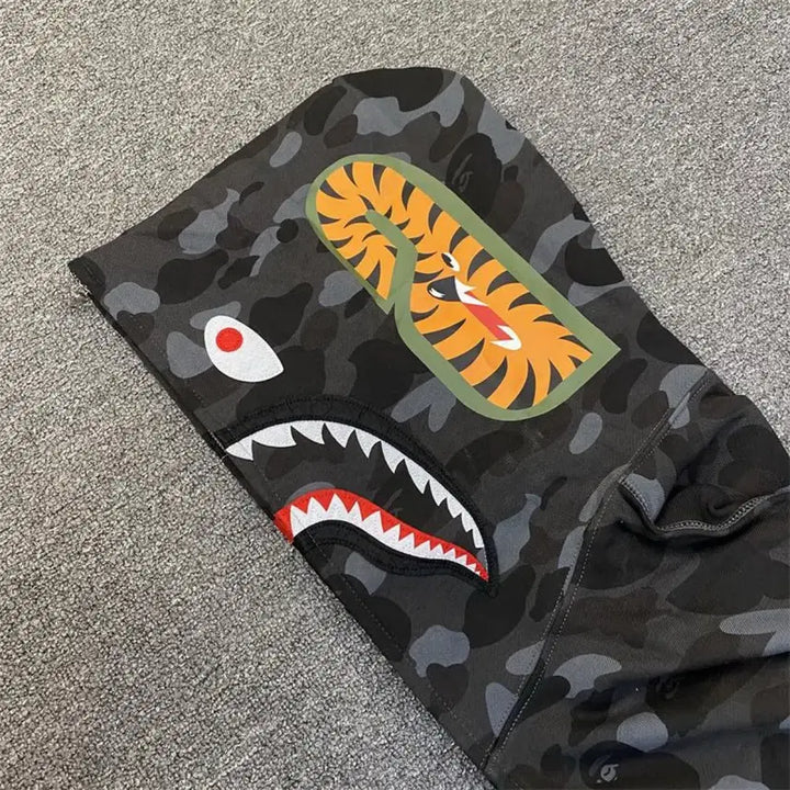 [SOLD OUT] 베이프 샤크 블랙 카모 후드(정품인증가능)