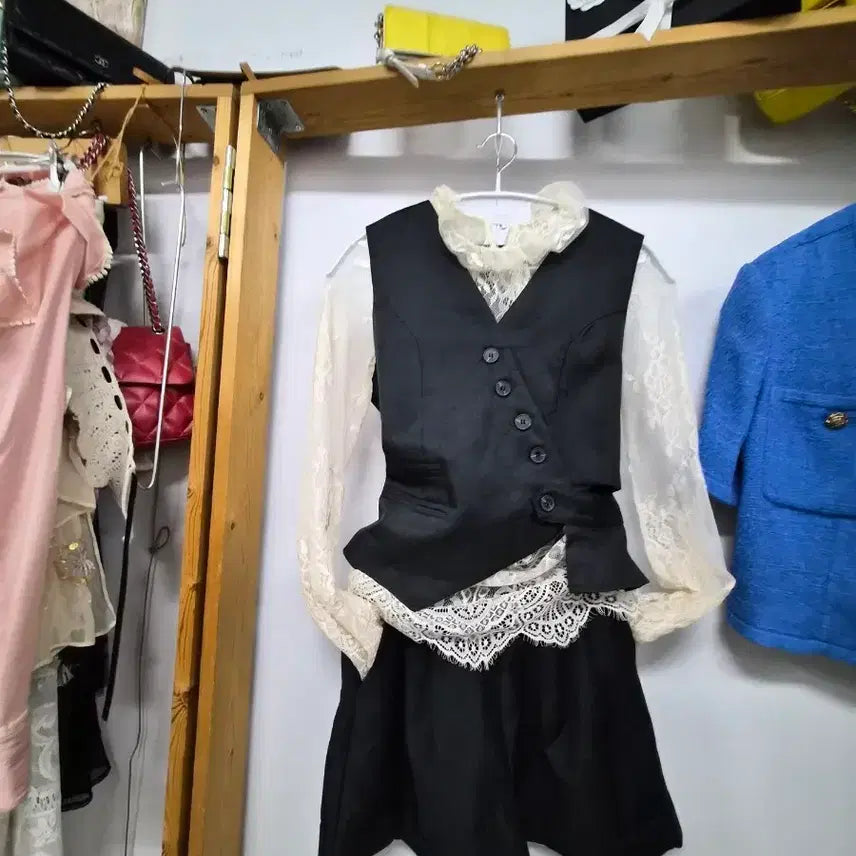[BUNJANG] Missha Asymmetrical Frill Vest / 미샤 언발 프릴 베스트