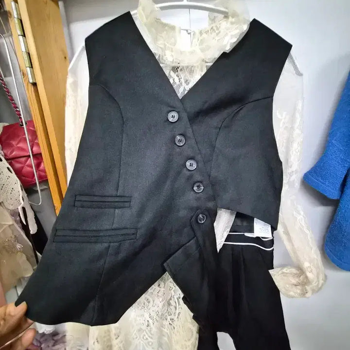 [BUNJANG] Missha Asymmetrical Frill Vest / 미샤 언발 프릴 베스트