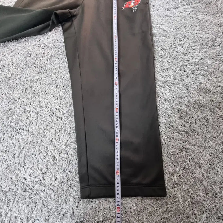 [BUNJANG] Nike Tampa Bay Field Travel Pants XL / 나이키 NFL 바지 온필드 어페럴 탬파베이 필드 트래블 팬츠 써마핏 XL