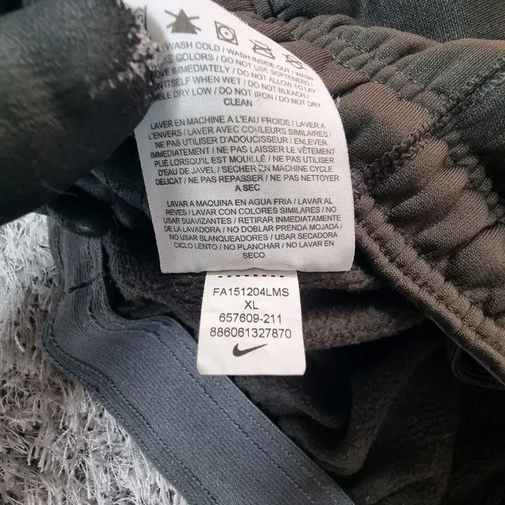 [BUNJANG] Nike Tampa Bay Field Travel Pants XL / 나이키 NFL 바지 온필드 어페럴 탬파베이 필드 트래블 팬츠 써마핏 XL