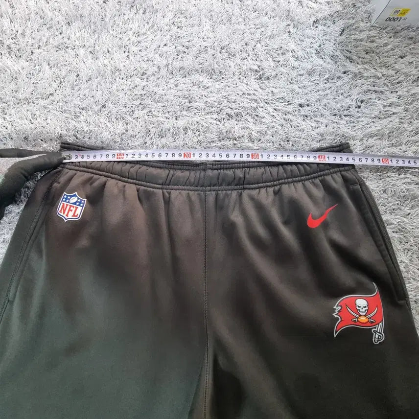 [BUNJANG] Nike Tampa Bay Field Travel Pants XL / 나이키 NFL 바지 온필드 어페럴 탬파베이 필드 트래블 팬츠 써마핏 XL