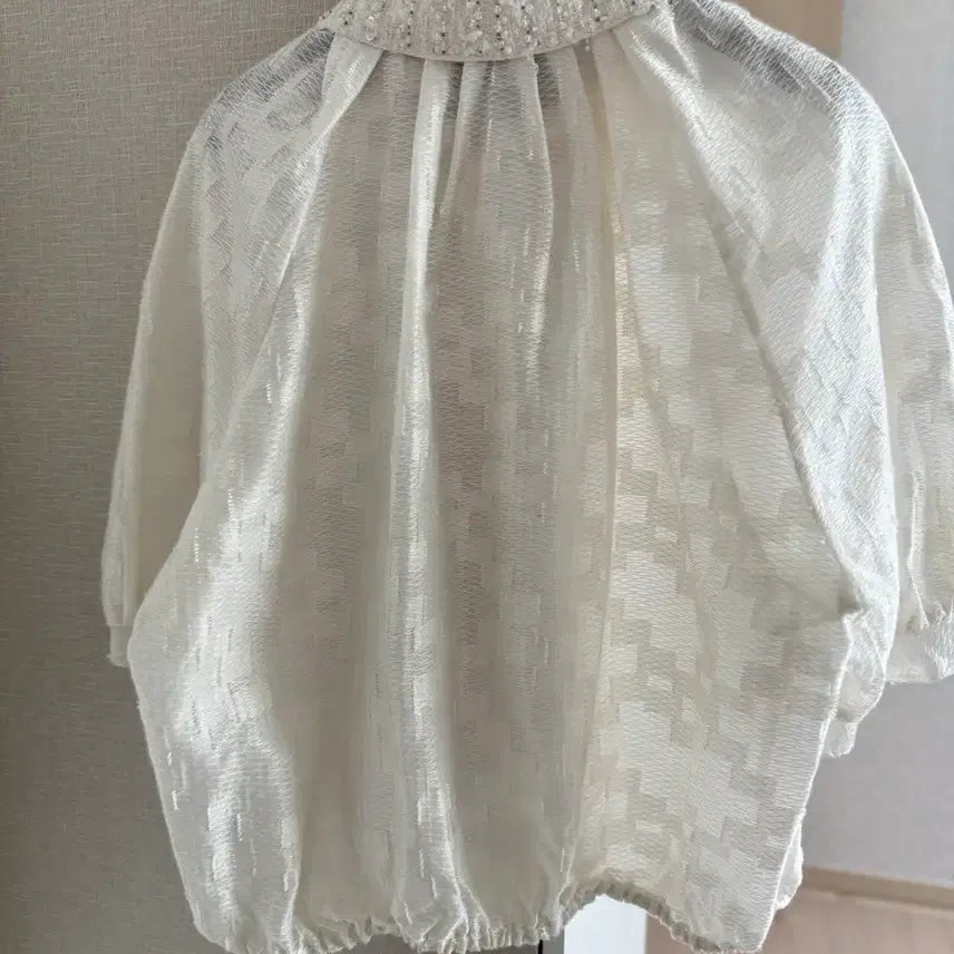 [SOLD OUT] 2025 랑방 실크 비딩 칼라 블라우스 한섬