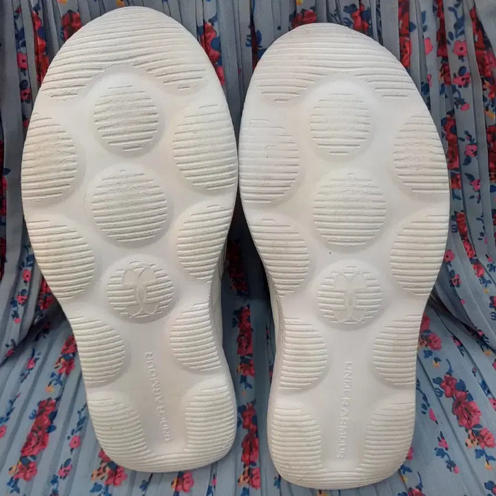 [SOLD OUT] 언더아머 화이트 슬립온 운동화 270mm