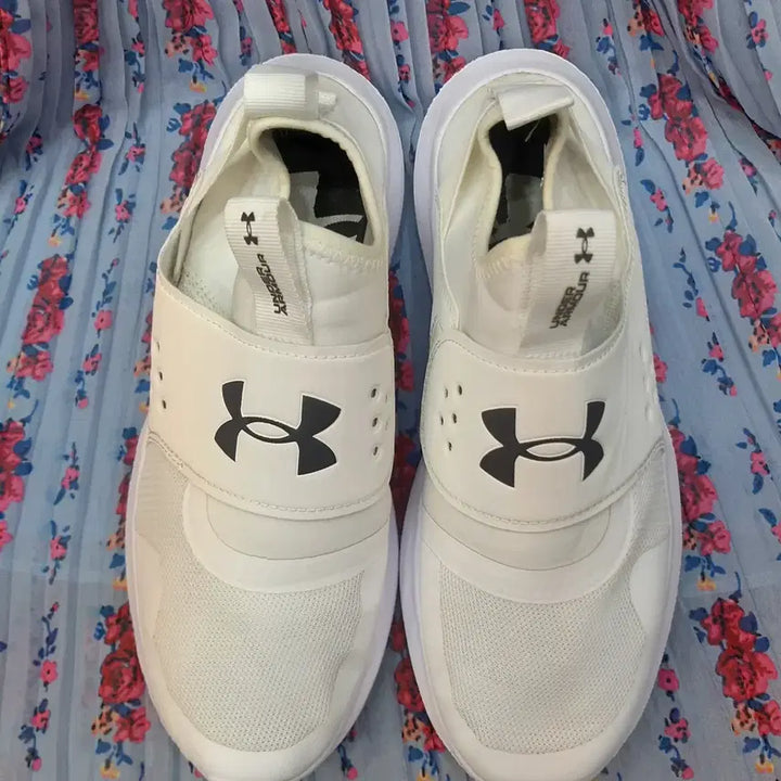 [SOLD OUT] 언더아머 화이트 슬립온 운동화 270mm