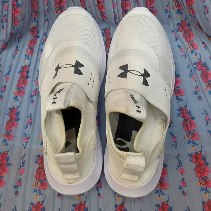 [SOLD OUT] 언더아머 화이트 슬립온 운동화 270mm