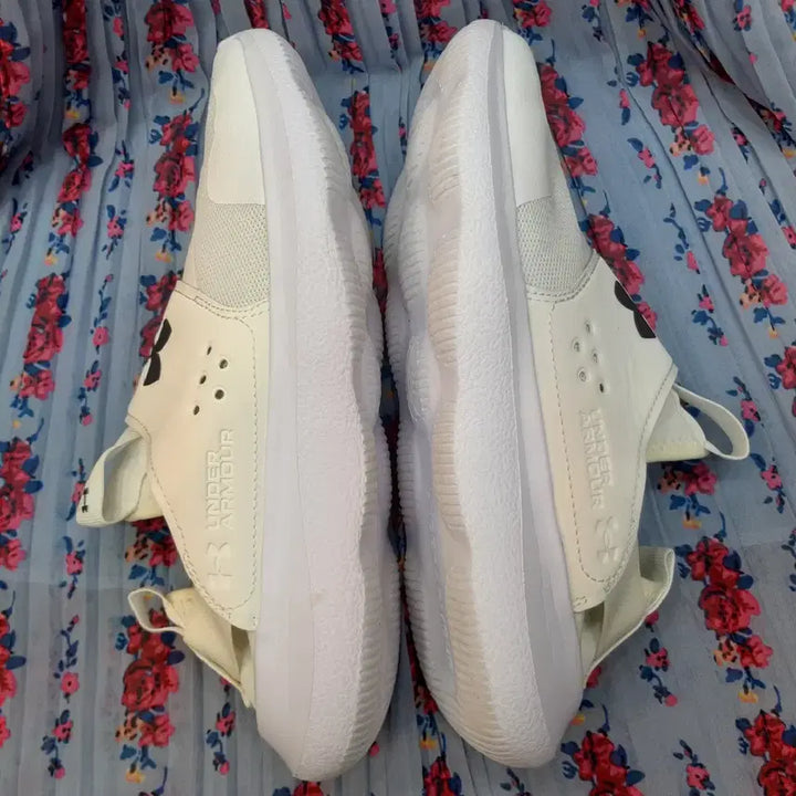 [SOLD OUT] 언더아머 화이트 슬립온 운동화 270mm