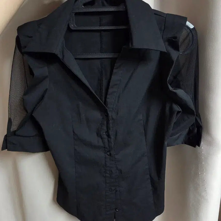 [SOLD OUT] 어깨 시스루 블라우스