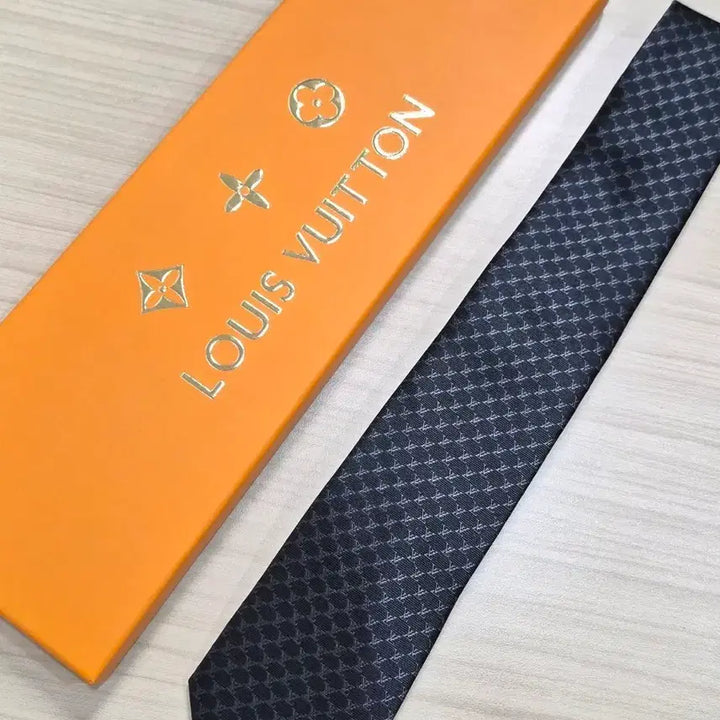 [BUNJANG] Louis Vuitton Monogram Silk Tie (Black) / 루이비통 LV 모노그램 실크넥타이(블랙)