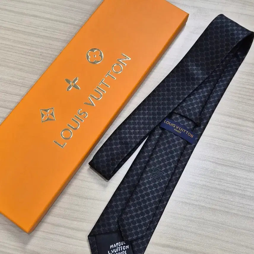 [BUNJANG] Louis Vuitton Monogram Silk Tie (Black) / 루이비통 LV 모노그램 실크넥타이(블랙)