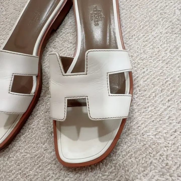 [SOLD OUT] 에르메스 오란 샌들 화이트 36 (정품)