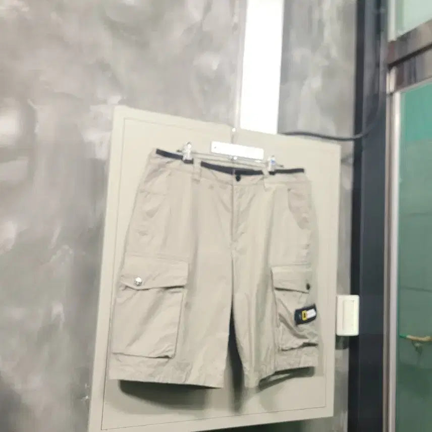 [BUNJANG] National Geographic Cargo Shorts (Khaki) - Size 32 / 내셔널지오그래픽 카고 반바지 32사이즈 (카키색)