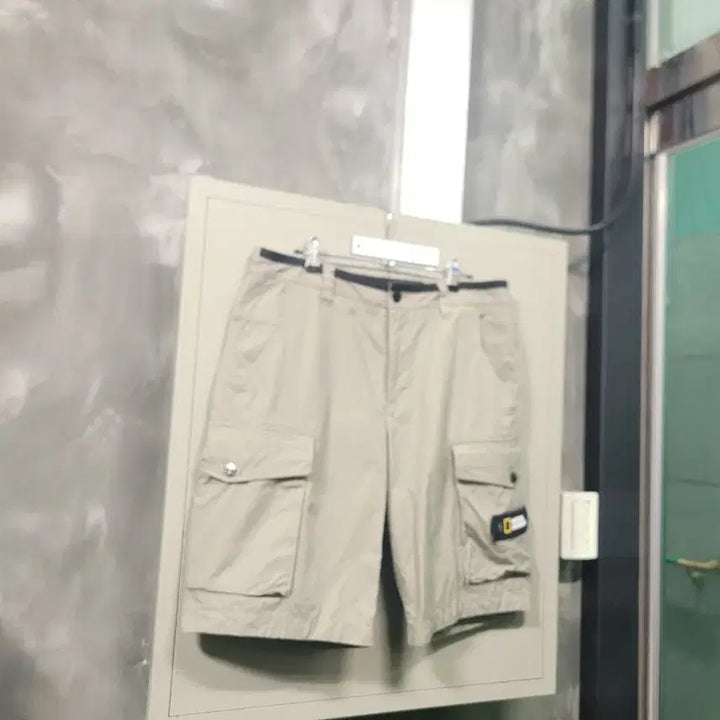 [BUNJANG] National Geographic Cargo Shorts (Khaki) - Size 32 / 내셔널지오그래픽 카고 반바지 32사이즈 (카키색)