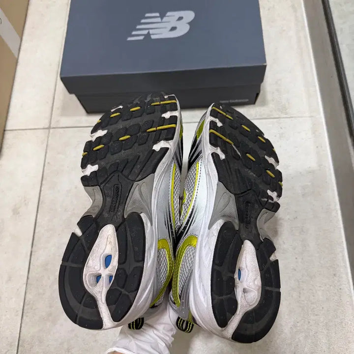 [BUNJANG] New Balance 530 MR530SC Silver Yellow Sneakers / 뉴발란스 530 MR530SC 실버 옐로우 230