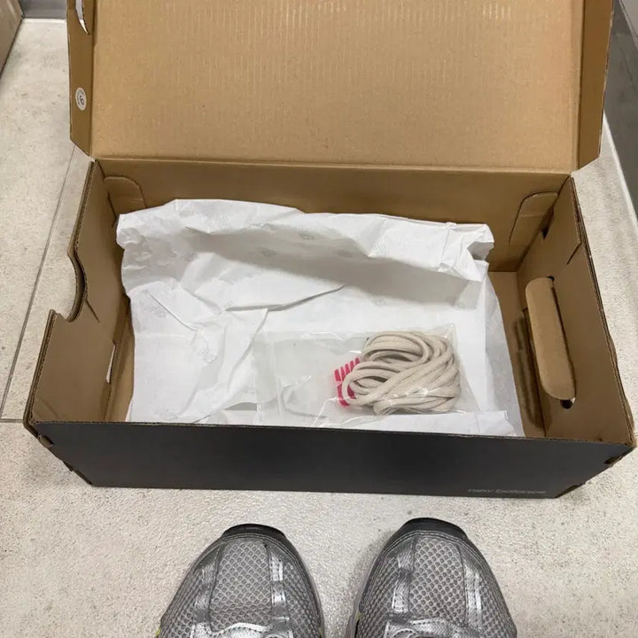 [BUNJANG] New Balance 530 MR530SC Silver Yellow Sneakers / 뉴발란스 530 MR530SC 실버 옐로우 230