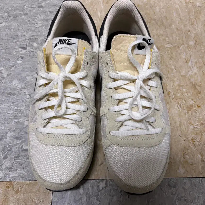 [BUNJANG] Nike Challenger White and Black Sneakers / 나이키 챌린저 흰검 250mm 팝니다!