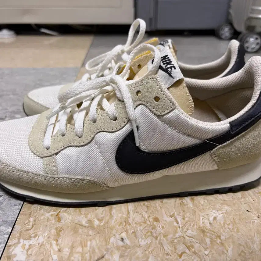 [BUNJANG] Nike Challenger White and Black Sneakers / 나이키 챌린저 흰검 250mm 팝니다!