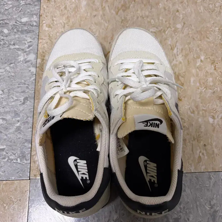 [BUNJANG] Nike Challenger White and Black Sneakers / 나이키 챌린저 흰검 250mm 팝니다!