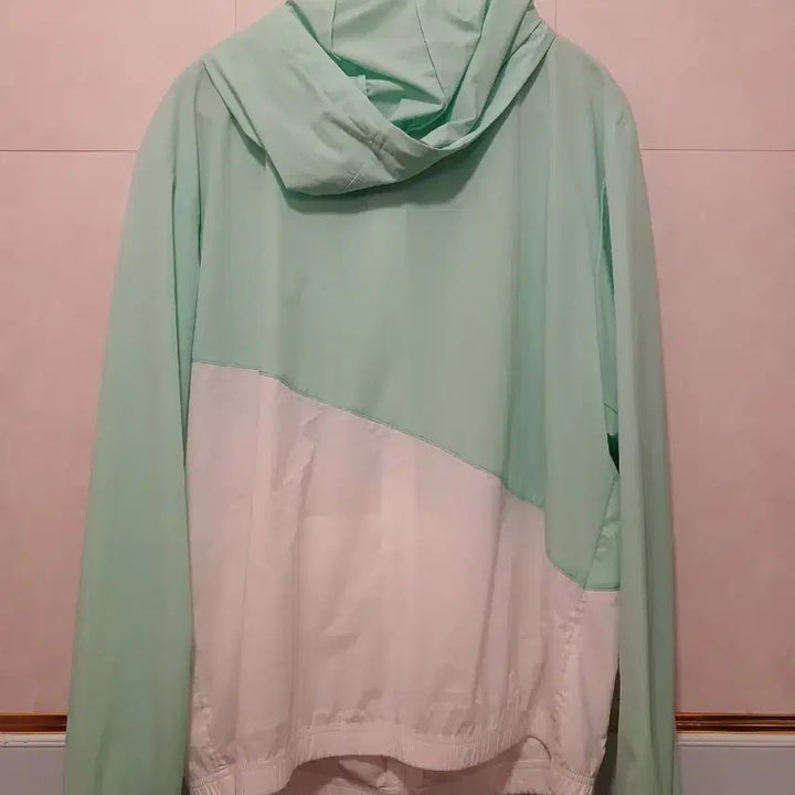 [SOLD OUT] 디스커버리 정품 남성 바람막이 105 사이즈 (여성 입으셔도됨)