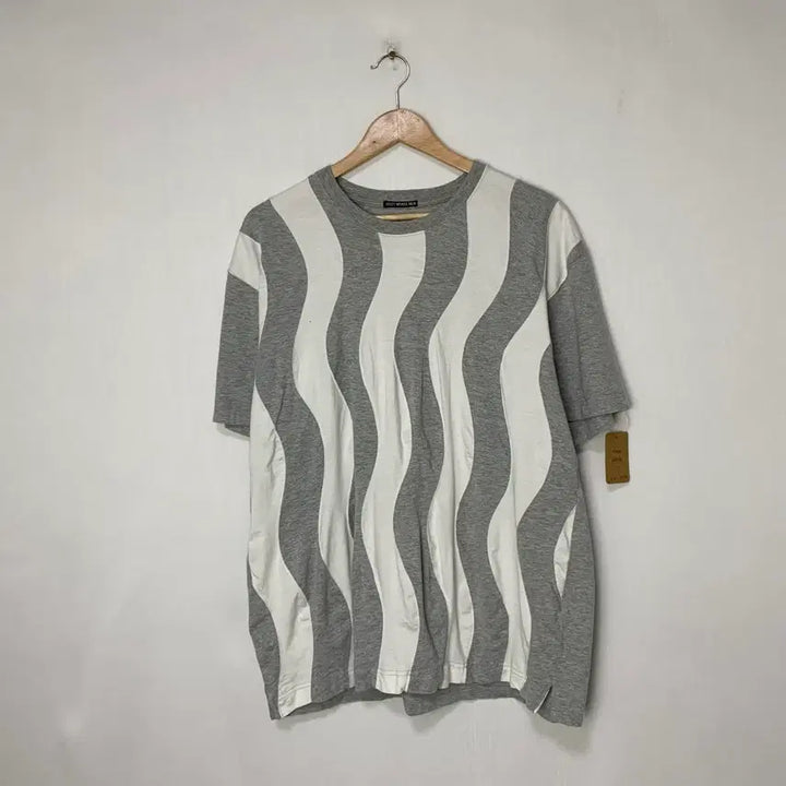 [SOLD OUT] ISSEY MIYAKE MEN 이세이미야케 유니크 스트라이프 반팔 티셔츠
