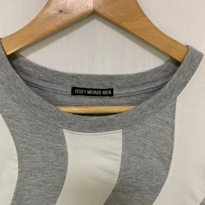 [SOLD OUT] ISSEY MIYAKE MEN 이세이미야케 유니크 스트라이프 반팔 티셔츠