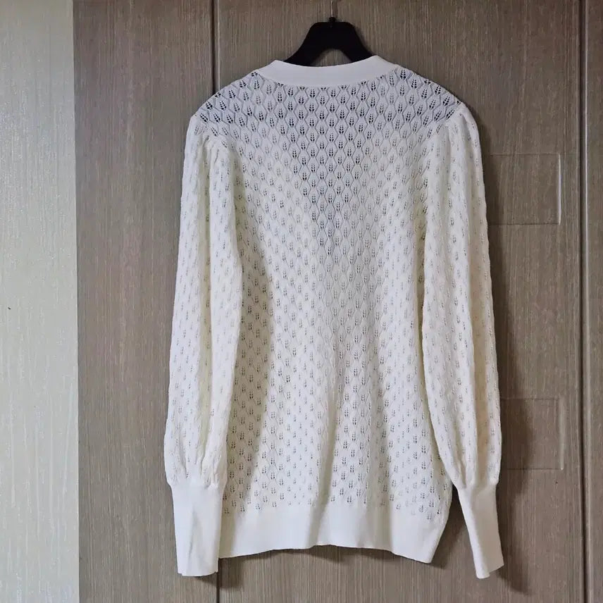 [SOLD OUT] 아이보리 브이넥 펀칭 니트 가디건 L