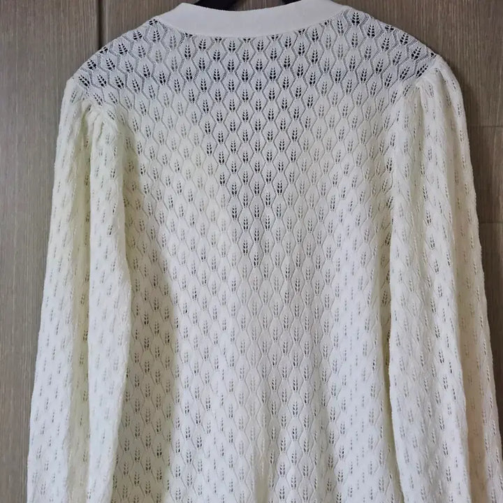 [SOLD OUT] 아이보리 브이넥 펀칭 니트 가디건 L