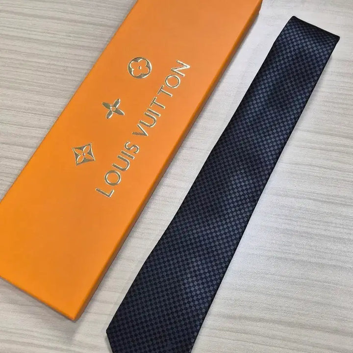 [SOLD OUT] 루이비통 LV 쁘띠다미에 체크 실크 넥타이(블랙)