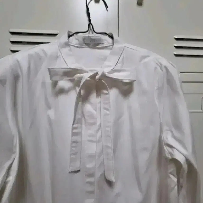 [BUNJANG] White Tie Shirt Blouse / 타이 셔츠 블라우스  -화이트, 프리