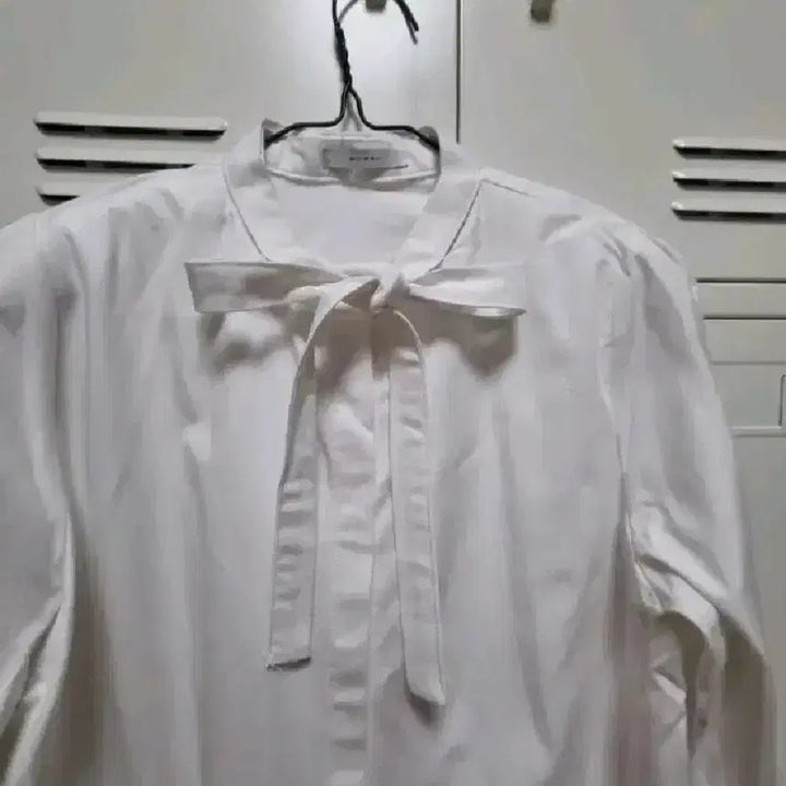 [BUNJANG] White Tie Shirt Blouse / 타이 셔츠 블라우스  -화이트, 프리