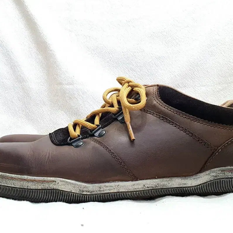 [BUNJANG] Clarks Newtown Soul Sneakers / Clarks 클락 뉴타운 소울(Newtown Soul) UK9