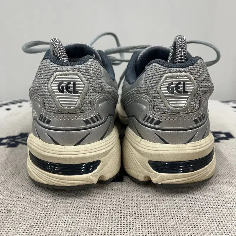 [BUNJANG] Asics Gel-1090 Piedmont Grey Sneakers / 아식스 젤1090 피드몬트 그레이 스니커즈 운동화 235 X00005