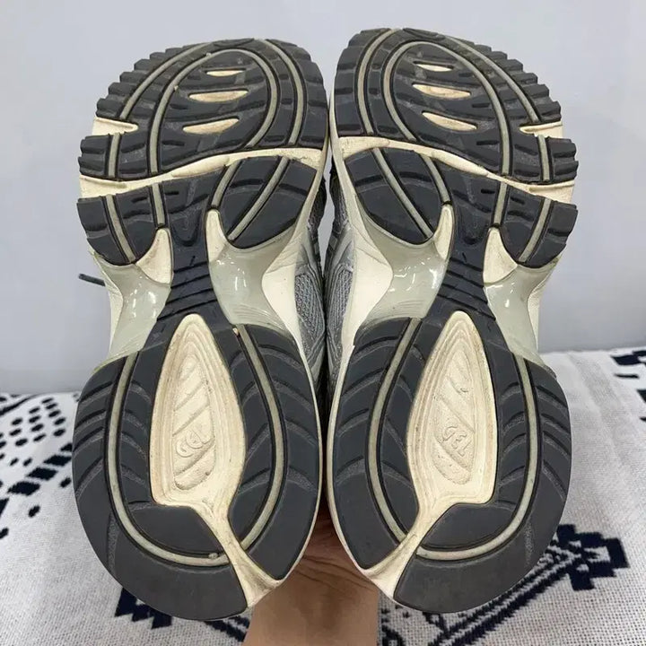 [BUNJANG] Asics Gel-1090 Piedmont Grey Sneakers / 아식스 젤1090 피드몬트 그레이 스니커즈 운동화 235 X00005