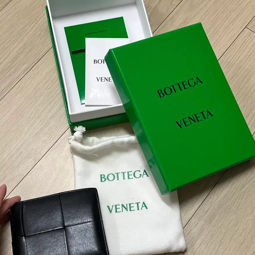 [SOLD OUT] 보테가 맥시 반지갑