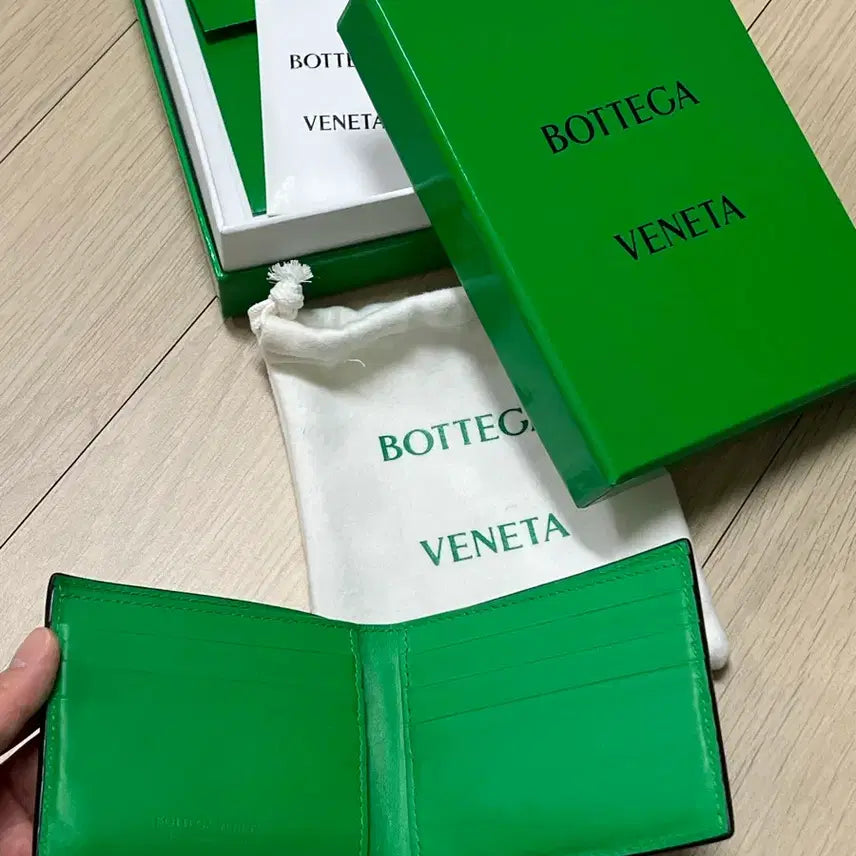 [SOLD OUT] 보테가 맥시 반지갑
