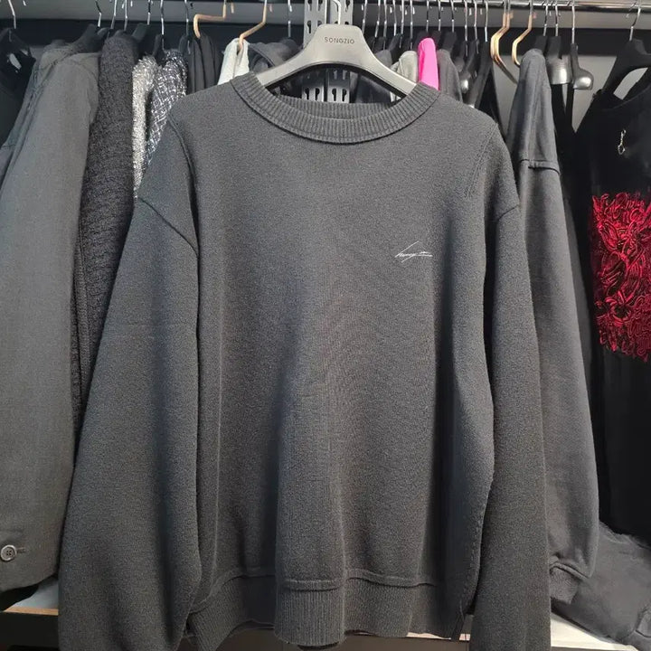 [SOLD OUT] 송지오 24FW 엠브로이드 크루넥 니트