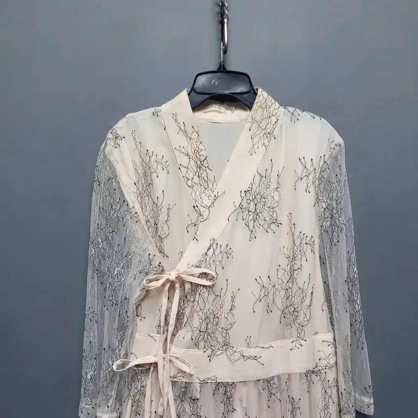 [SOLD OUT] 레이스 철릭 원피스