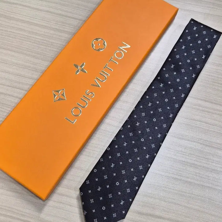 [BUNJANG] Louis Vuitton Monogram Silk Tie (Black) / 루이비통 LV 모노그램 실크 넥타이(블랙)
