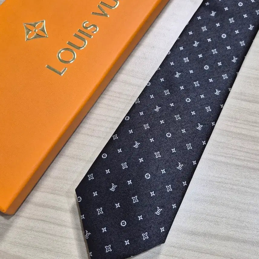 [BUNJANG] Louis Vuitton Monogram Silk Tie (Black) / 루이비통 LV 모노그램 실크 넥타이(블랙)
