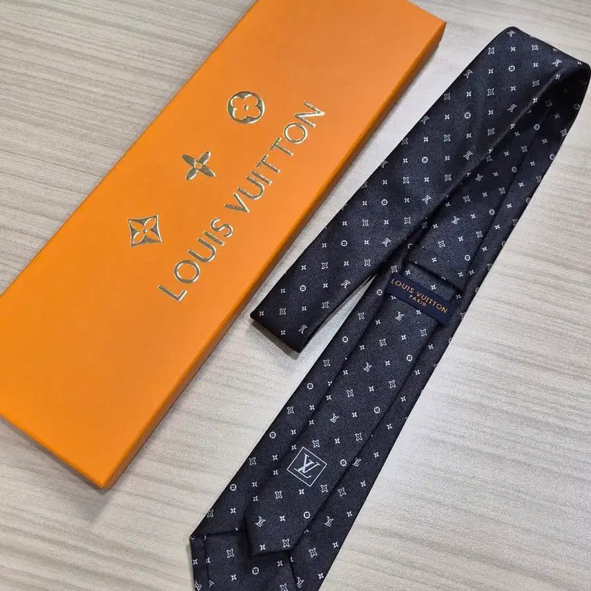 [BUNJANG] Louis Vuitton Monogram Silk Tie (Black) / 루이비통 LV 모노그램 실크 넥타이(블랙)