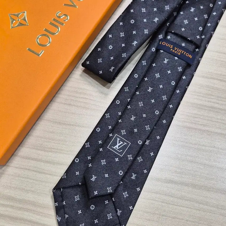[BUNJANG] Louis Vuitton Monogram Silk Tie (Black) / 루이비통 LV 모노그램 실크 넥타이(블랙)