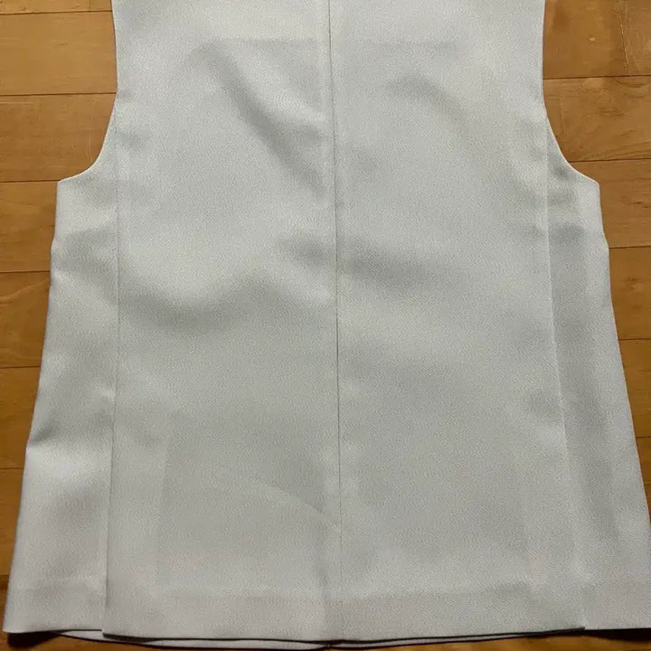[BUNJANG] Efpingler Pompom Slit Vest S / 에핑글러 폼폼 슬릿 베스트 S