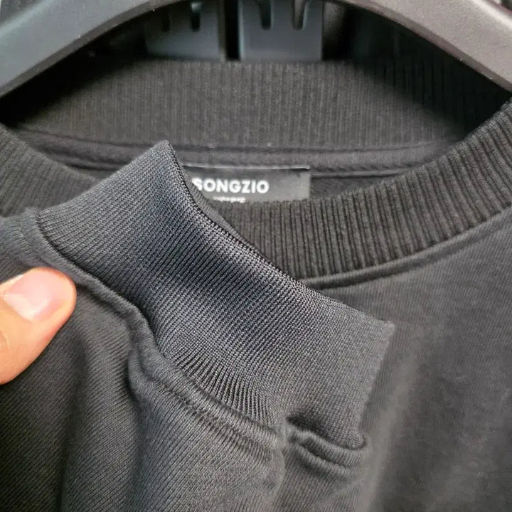 [BUNJANG] Songzio Smurf Embroidery Sweatshirt / 송지오 25fw 스머프 콜라보 자수 맨투맨 50