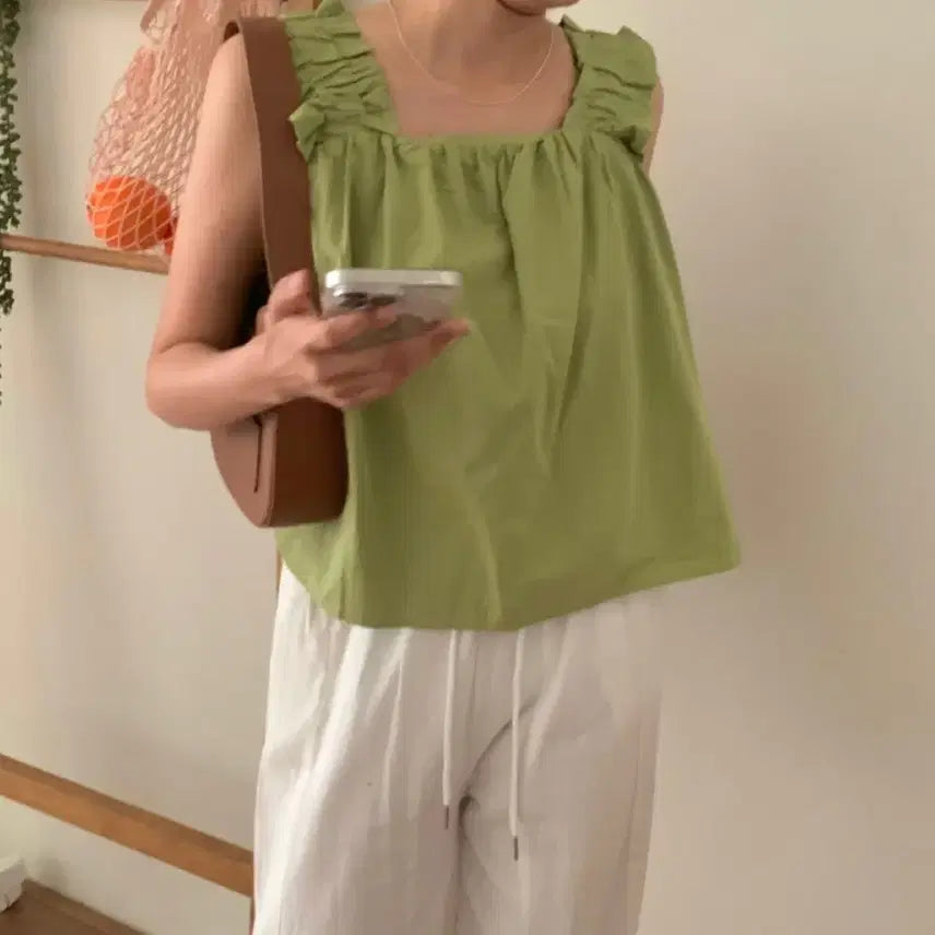 [BUNJANG] Green Shirring Frill Bending Sleeveless Blouse / 그린 셔링 프릴 밴딩 나시 민소매 블라우스